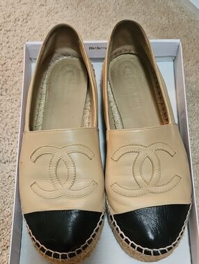 CHANEL Beige and Black Leather Espadrille Flats 38